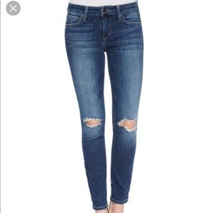 Joe’s Jean The Skinny fit. Medium wash. Distressed